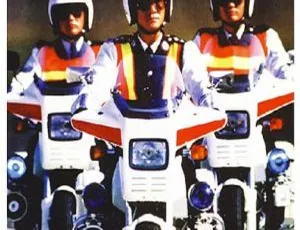 《1987 年香港经典之作<铁血骑警> 国语粤语中字 2.19GB 百度网盘分享》-小文资源网