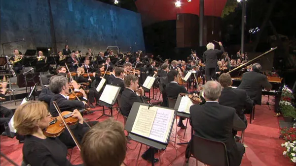 [BD欧美演唱会][Waldbuehne 2009 – Russian Rhythms (Sir Simon Rattle, Yefim Bronfman) 2009][BDMV][19.1GB][百度网盘]