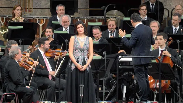 [BD欧美演唱会][Waldbuehne 2019 – A Fairytale Night (Tugan Sokhiev, Marianne Crebassa) 2019][BDMV][27.9GB][百度网盘]
