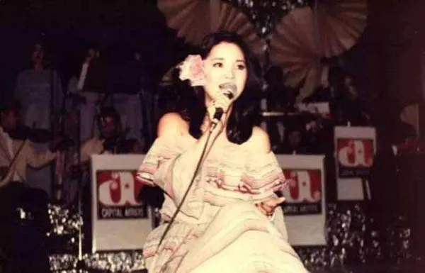 [2005][香港][邓丽君]《青春少女篇2 爱你一万倍》APE_整轨_251.8M[百度盘]