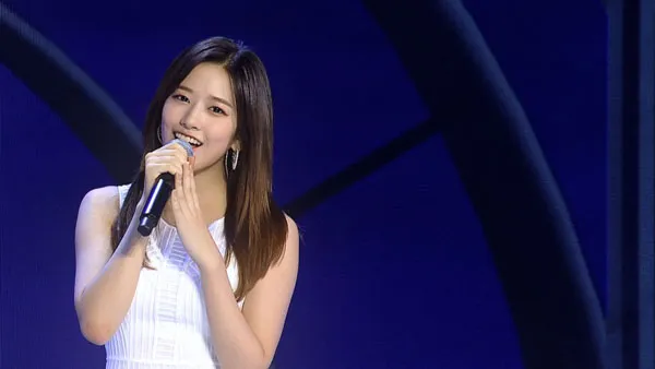 [BD韩国演唱会][IZONE在线音乐会 IZ-ONE Online Concert Oneiric Theater 2021][2BD BDMV 63.6G][百度网盘]