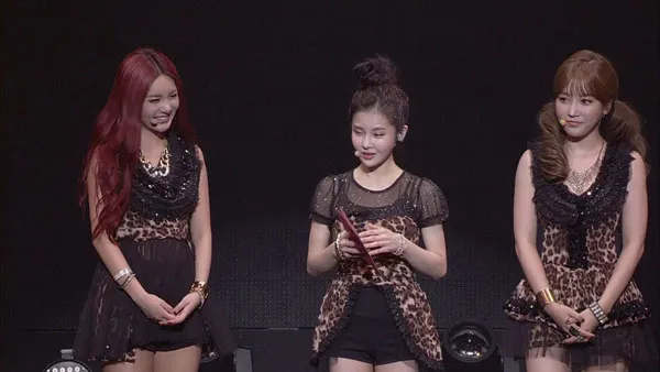 [BD韩国演唱会][IZONE在线音乐会 IZ-ONE Online Concert Oneiric Theater 2021][2BD BDMV 63.6G][百度网盘]