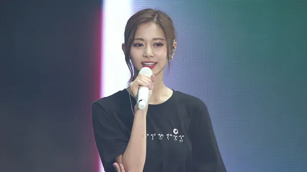 [BD韩国演唱会][TWICE – WORLD TOUR 2019-TWICELIGHTS-IN SEOUL][2BD BDMV 63.9G][百度网盘]