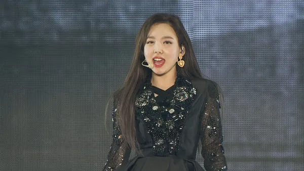 [BD韩国演唱会][TWICE – WORLD TOUR 2019-TWICELIGHTS-IN SEOUL][2BD BDMV 63.9G][百度网盘]