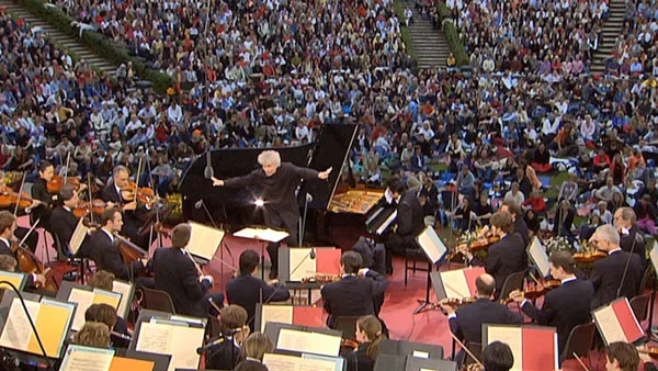 [BD欧美演唱会][Waldbuehne 2004 – A Tchaikovsky Night (Sir Simon Rattle, Lang Lang) 2004][BDMV][21.7GB][百度网盘]