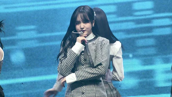 [BD韩国演唱会][아이브 IVE – The First Fan Concert The Prom Queens 2023][BDISO 2BD 77GB][百度网盘]