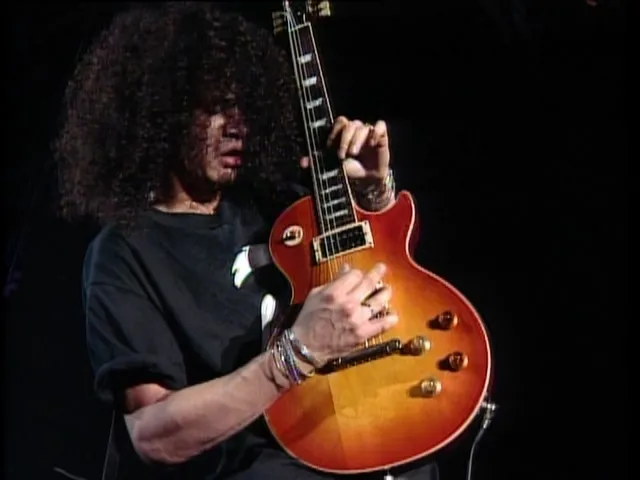 [DVD欧美演唱会][枪炮与玫瑰 运用幻象世界巡演 92年东京巨蛋场 Guns N’ Roses – Use Your Illusion World Tour – 1992 in Tokyo][2DVD-vob9G][百度网盘]