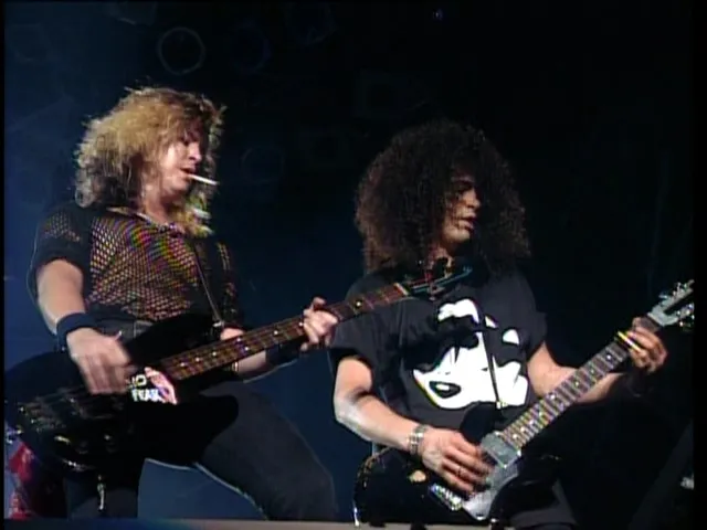 [DVD欧美演唱会][枪炮与玫瑰 运用幻象世界巡演 92年东京巨蛋场 Guns N’ Roses – Use Your Illusion World Tour – 1992 in Tokyo][2DVD-vob9G][百度网盘]