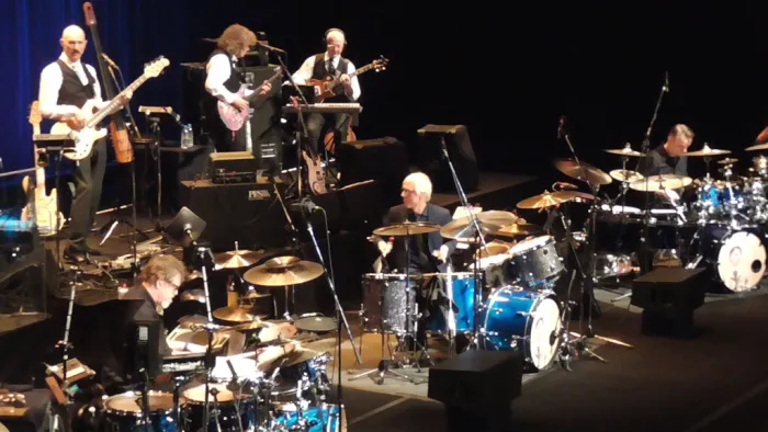 [BD欧美演唱会][King Crimson – Radical Action To Unseat The Hold Of Monkey Mind 2016][BDMV 38.1G][百度网盘]