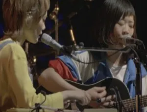 SHISHAMO 2017日本演唱会：《Ashita Metro de Surechigau no wa, Maho no Yona Koi》BDISO 43.9G 百度网盘资源-小文资源网