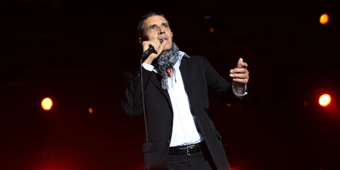 [BD欧美演唱会]朱利安克莱尔3D 2009钢琴音乐会 Julien Clerc：En Concert 2009 2D-3D[ISO][22.35][GB][百度网盘]