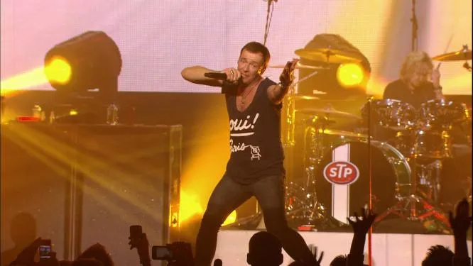 [BD欧美演唱会]石庙向导乐队 2010风城演唱会现场 Stone Temple Pilots.Alive in the Windy City.2010[BDMV][21.8G][百度网盘]