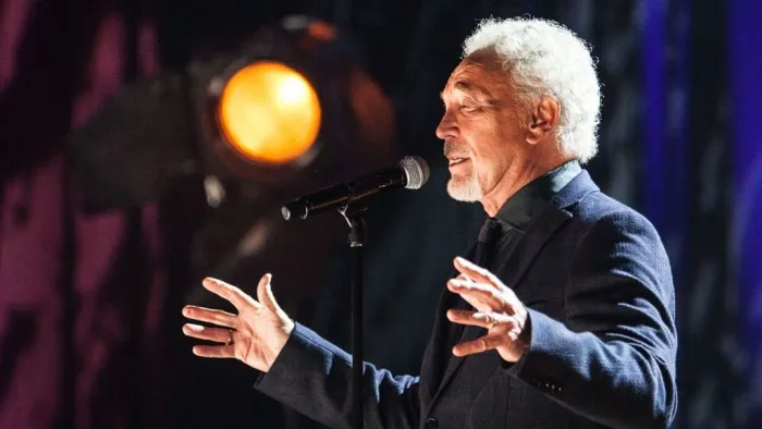 [BD欧美演唱会]Tom Jones with special guest Alison Krauss：Live on Soundstage 2017[BDMV][21.9G][百度网盘]