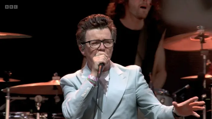 [BD欧美演唱会][Rick Astley and Blossoms – Live Glastonbury Festival 2023][WEB-DL MKV][3.74GB][百度网盘]